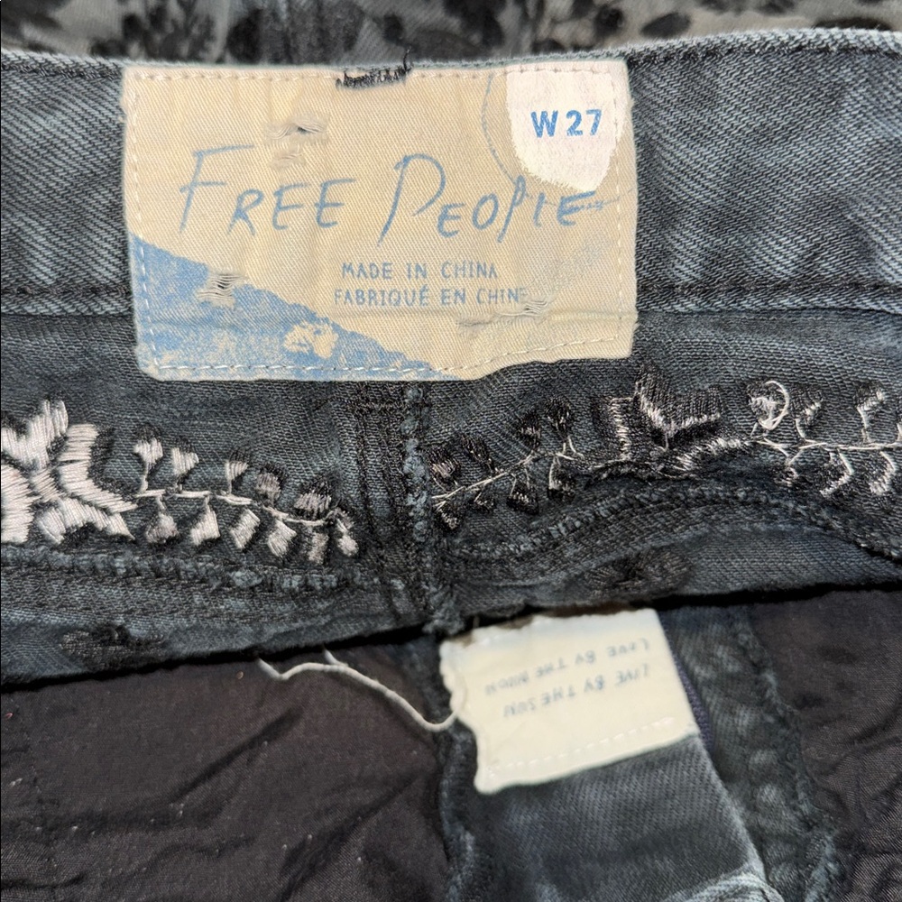 Free People Black Etienne Field Ultra High Rise Embroidered Shorts size 27 - Picture 3 of 3